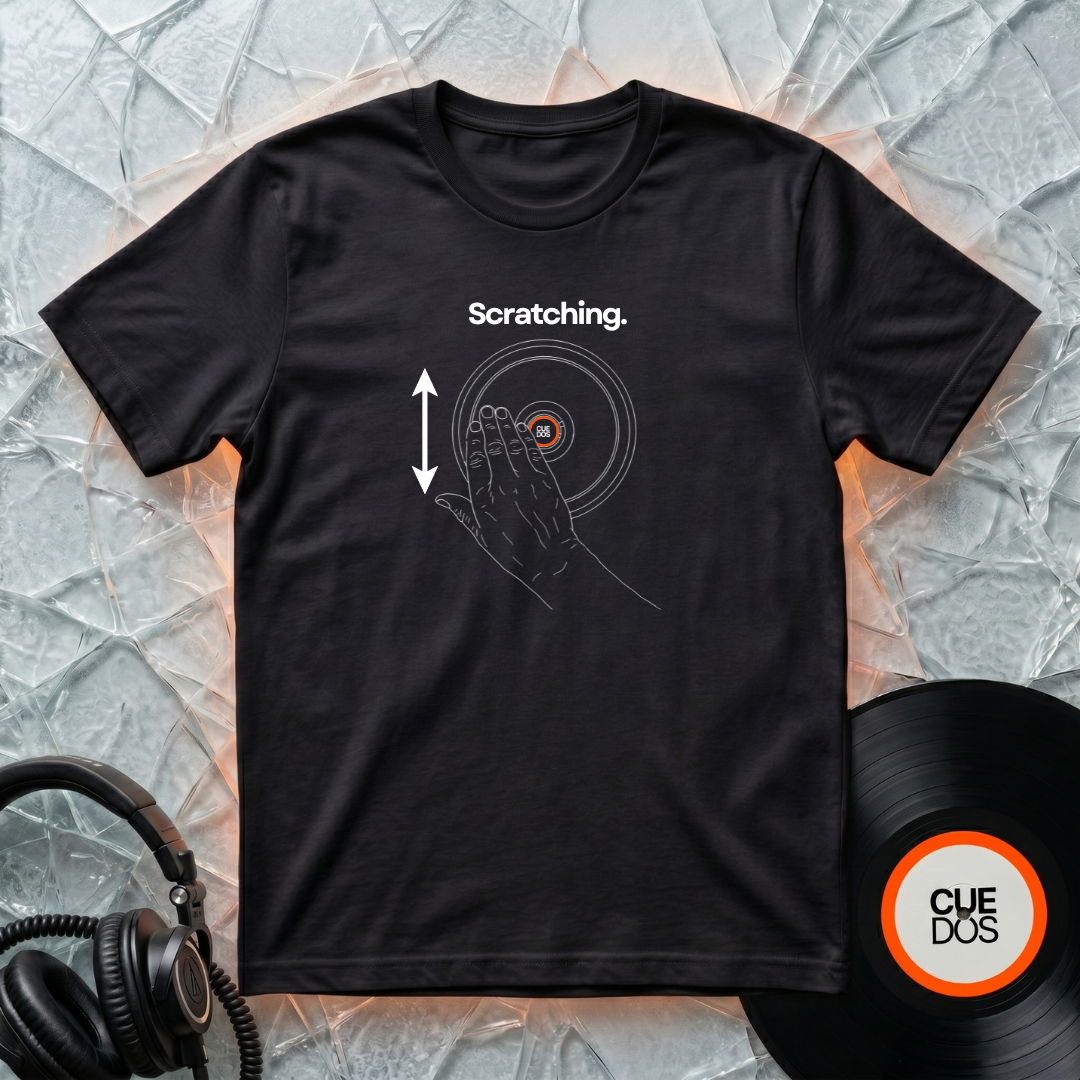 Scratching. T-Shirt