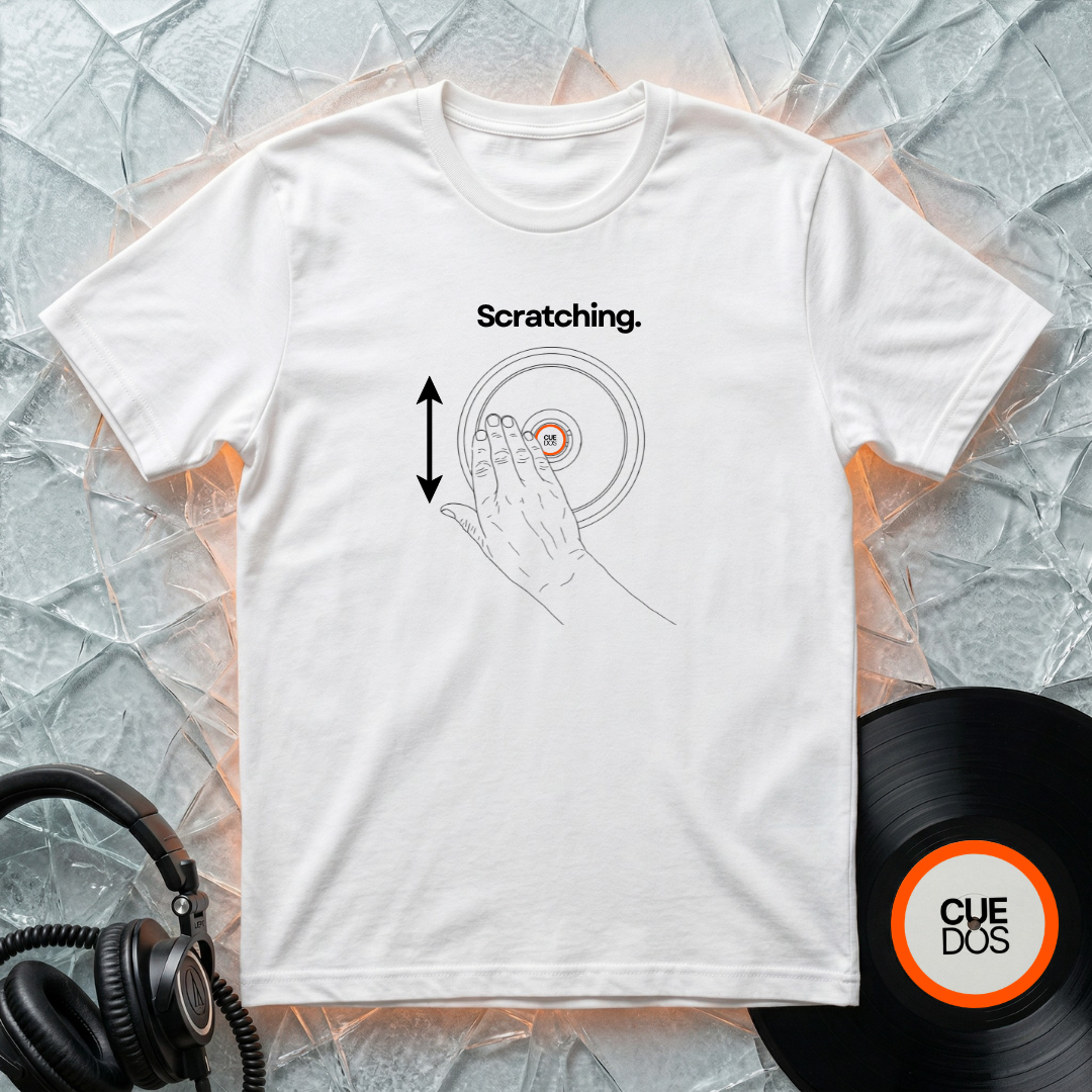 Scratching. T-Shirt
